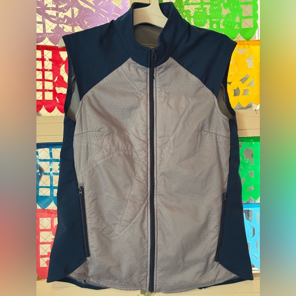 Oiselle Flyout Insulated Running Zip-Up Vest - Picture 5 of 9